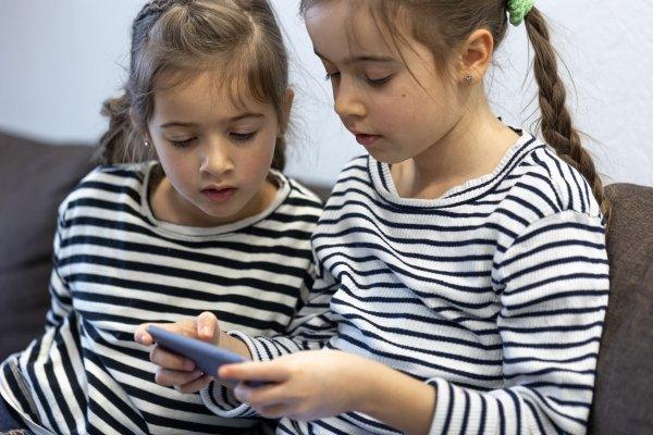 Wie man Nachrichten von Kindern überwacht