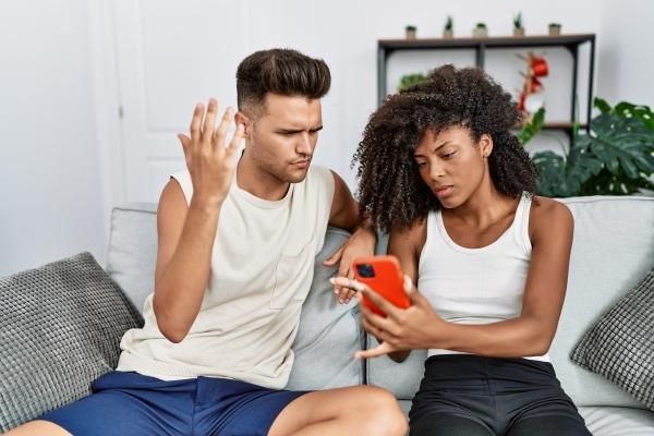 check cheating spouse's phone