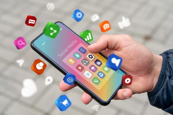 social media see someone's location